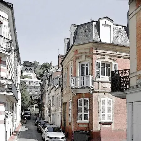 Au Coeur De Trouville. De 3 Pieces.